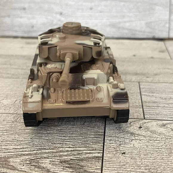 Desert Storm Pullback Power Armored Army Tank Camo #405B Playmaker Toys 4.5" - Picture 2 of 8